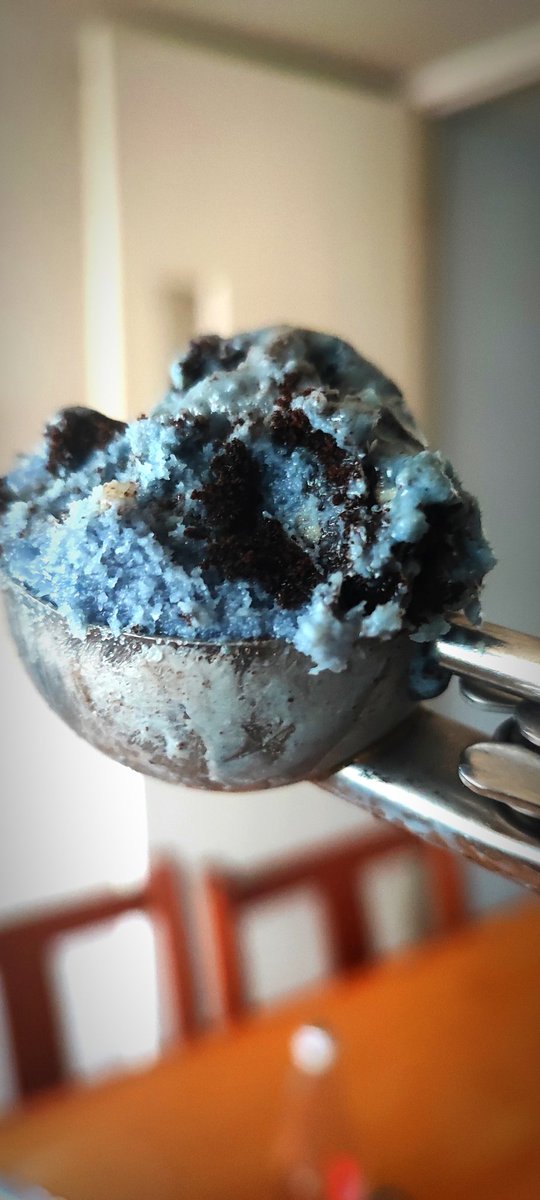 darkistade's tweet photo. Cookie monster!!!!

Oreo, vainilla, un toque de mora y mucho color.

#ElPlatoNegro #CDMX #Mexico #chef #cheflife #tasty #flavor #food #foodie #foodporn #sorbet #sorbetto #icecream #icecreamchallenge https://t.co/E4enISXOU2