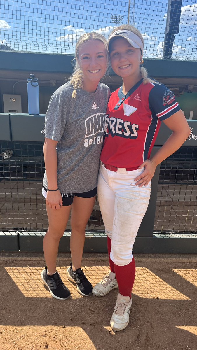 Had so much fun with my <a href="/Hutch16UMVX/">MV Express National 16U - Wendell Hutchinson</a>  girls today at OU! I loved being back on campus for camp in Athens to see <a href="/BelleHummel/">Belle Hummel</a> <a href="/toriob17/">Tori O'Brien</a>. Thank you so much to <a href="/Hall_J_4/">Jenna Hall</a> <a href="/PiperSwiper/">Lillian Piper</a> <a href="/DarrickBrown23/">Darrick Brown MPM</a> for having me at camp! (drinking lots of water on the way home 😅) Go bobbies! 💚