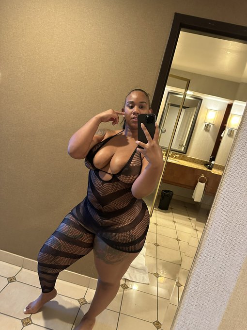 I just filmed some heat for my onlyfans page subscribe now it&rsquo;s FREE👅 https://t.co/efM9UQhMIO https://t<a href="/tag/makemecum"class="tags"><span>#makemecum</span></a>