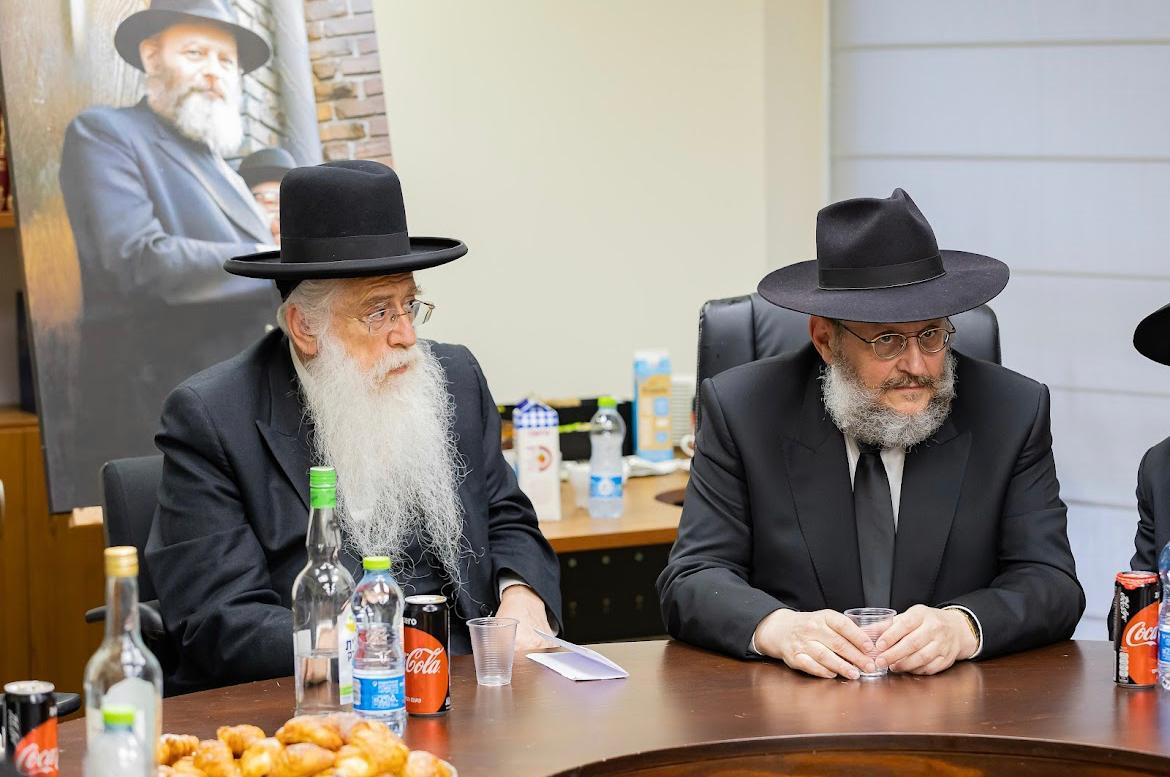moshe_nayes's tweet photo. שר ירושלים ומסורת ישראל הרב מאיר פרוש לקח היום חלק פעיל בטקס ההצדעה לתנועת חב"ד שנערך בכנסת ביוזמת הרב אהרונוב ואף השתתף ונשא דברים בוועדה המיוחדת שאירחו חברי כנסת וראשי הוועדות מכל סיעות הבית (צילום: חיים טויטו) https://t.co/bnECXSqTAZ