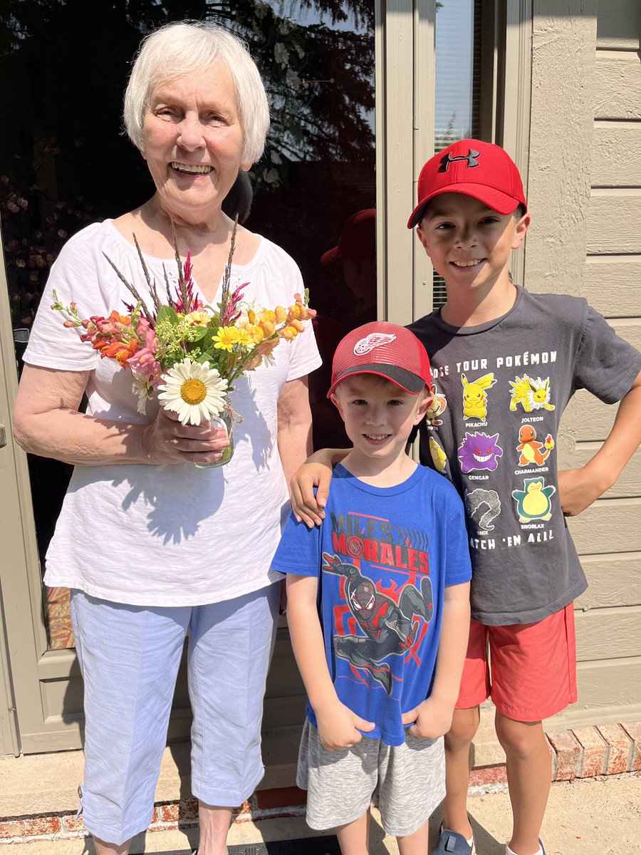 Some of our <a href="/NoviWoods/">Novi Woods Elem.</a> students made our first flower deliveries today to brighten these ladies’ day! Our garden is starting to bloom and we can’t wait for more blooms to appear so we can spread flower joy to others. <a href="/MrsDonberger/">Michelle Donberger</a> <a href="/MsHattieNW/">Jillian Hattie</a>