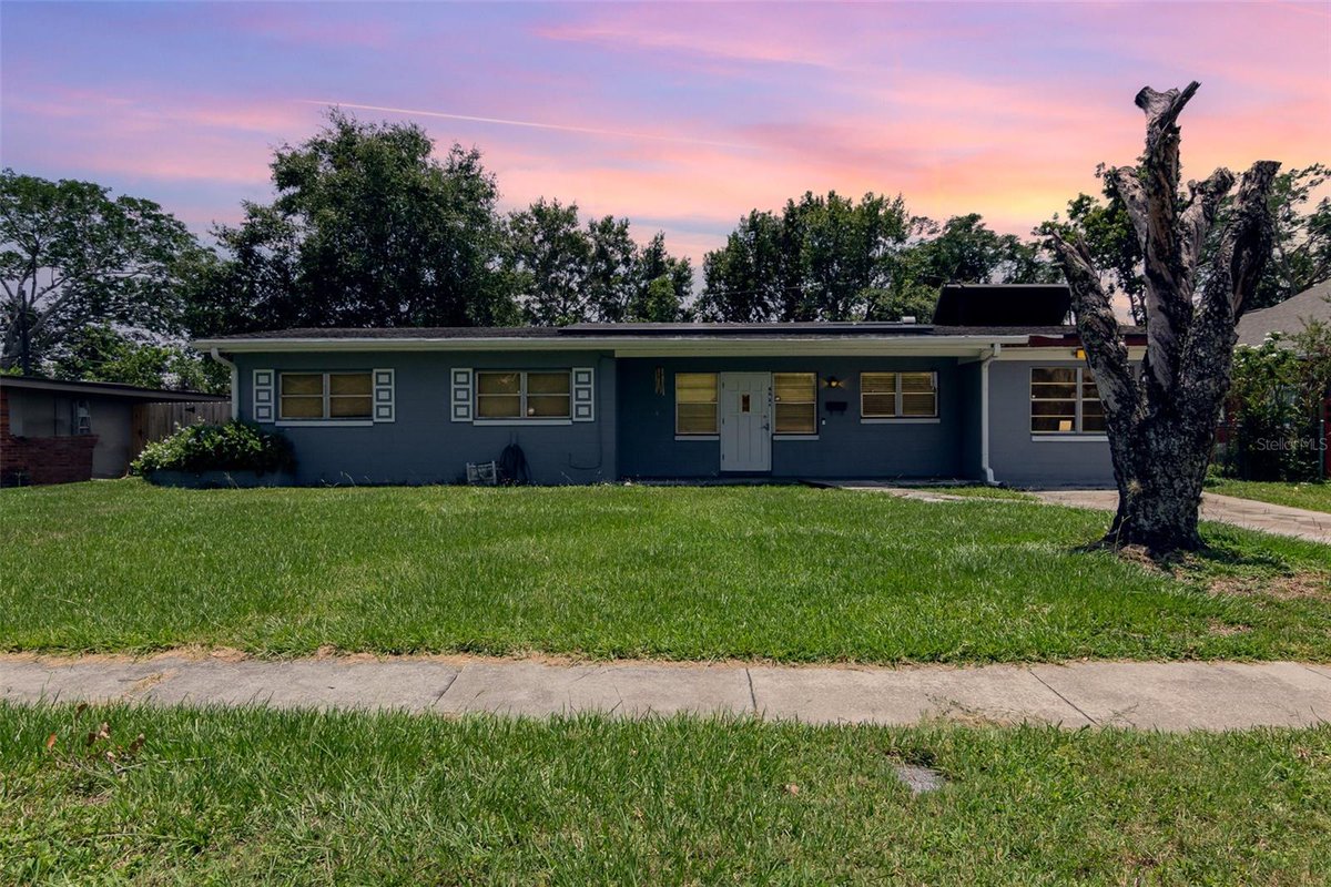 KamilleUrAgent's tweet photo. You have to see this home! 3 BD/ 2 BA in Orlando. Call/text/DM me for details.  https://t.co/K57fS5WAKk https://t.co/8iPad4mKH0