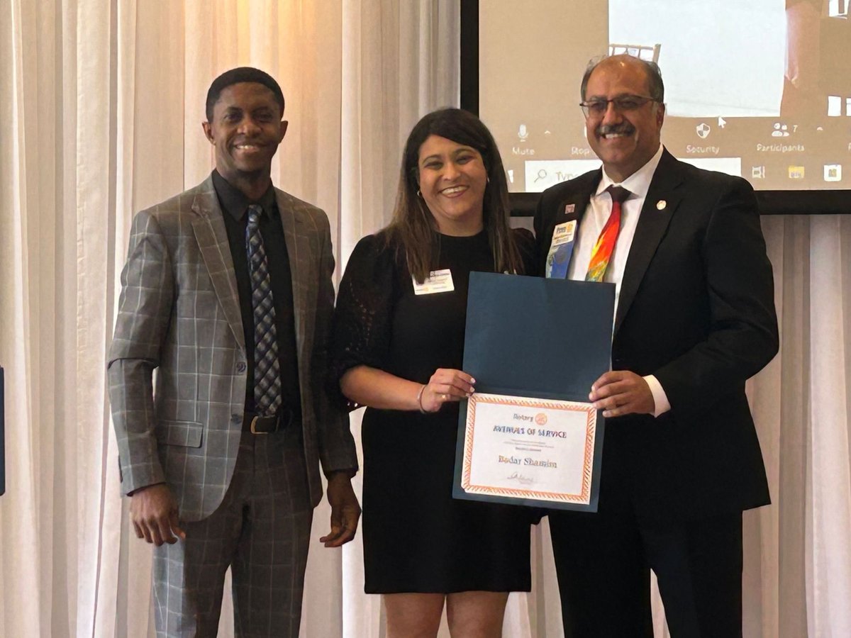 badarshamim's tweet photo. 18 years onwards, it was pleasant surprise being recognized with @Rotary “Vocational service” award by Immediate Past District Gov Sandhiya at @bramptonrotary changeover. Looking forward to serving the club and community at home and abroad as President 2023-24 #Letscreatehope https://t.co/PgQlCDBYZb