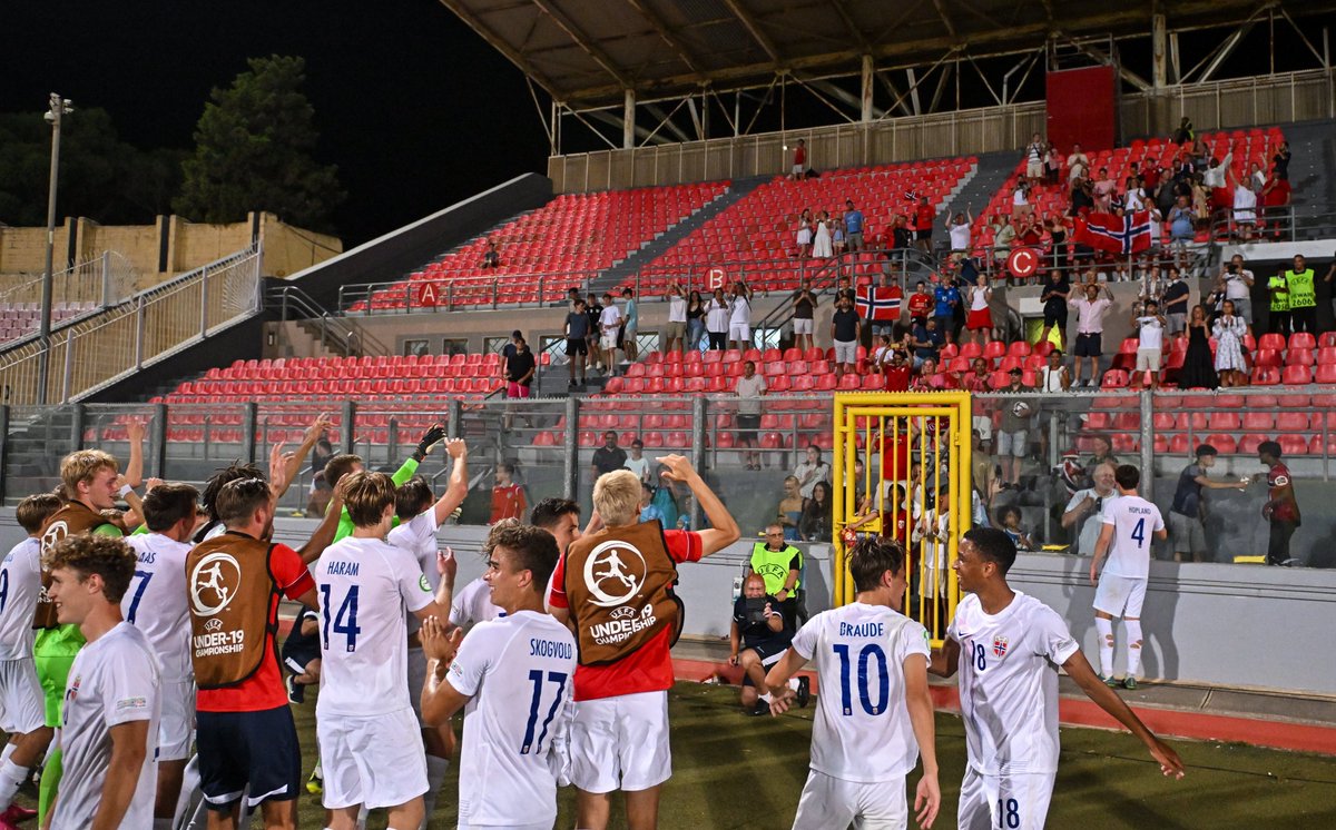 nff_info's tweet photo. G19-landslaget gikk videre fra gruppespillet i EM for første gang i historien etter 0-0 mot Spania i dag! I semifinalen torsdag venter Portugal som vant den andre gruppa #morgendagenshelter #fotballdrømmer https://t.co/D7Y8SGjMUL