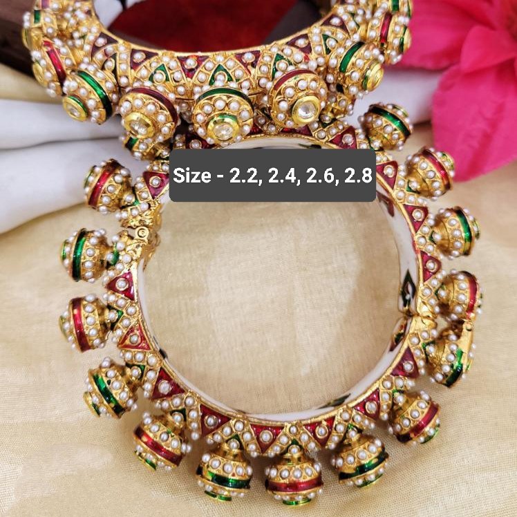 Gold plated Openable Kundan Meenakari Bangles Pair
Dm for details 
More colours and designs available

#hiracollections #jewellery #imitation #necklace #polki #kundan #earrings #India #US #UK #Canada #traditional #onlineshopping #pasa #ranihaar #supportwomenbusiness #bangles