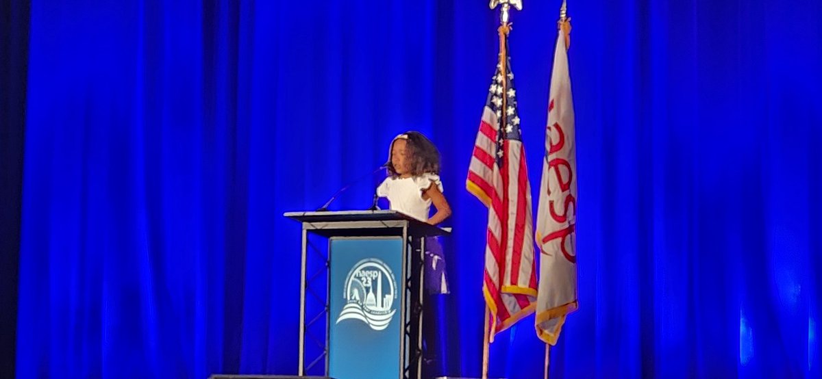 Today one of our 2nd Graders, Kennedi Daniel, proudly represented @pgcps & @MAESPmd at the @NAESP conference as she introduced the keynote speaker during the opening session! Way to go Kennedi! #PrideAtTheFort