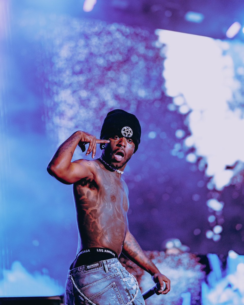 Swelly__'s tweet photo. Bref, j’ai shooté @LILUZIVERT à @RollingLoud Portugal 🇵🇹🤯🔥

Vous pouvez pas savoir à quel point j’étais heureux pendant que je shootais 😭🔥. Un show vraiment incroyable https://t.co/HfPXejJAvM