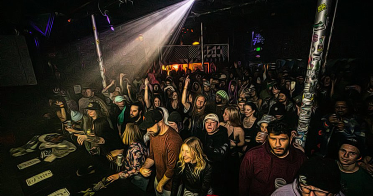 TheBlackBox5280's tweet image. This week | The Black Box

7.11: @commodomusic

7.13: Frick Frack Black Box w/ @_bismyth, @psionic_sound, Back Jarker

7.14: @pushloopmusic x @chef_boyarbeatz w/ @Dizzygotdubz, @Agora_Dubs 

7.15: @MeSoSpicyBois w/ SAGZ, @devowrbeats, @braxxmusic 

blackboxdenver.co