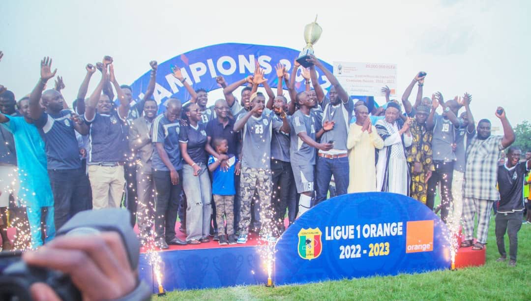 rba4444's tweet photo. Al hamdoulilah 
champion du Mali 2023 
#ligue1orange
@femafoot @Yiribafoot https://t.co/CQCXnJd4Jz