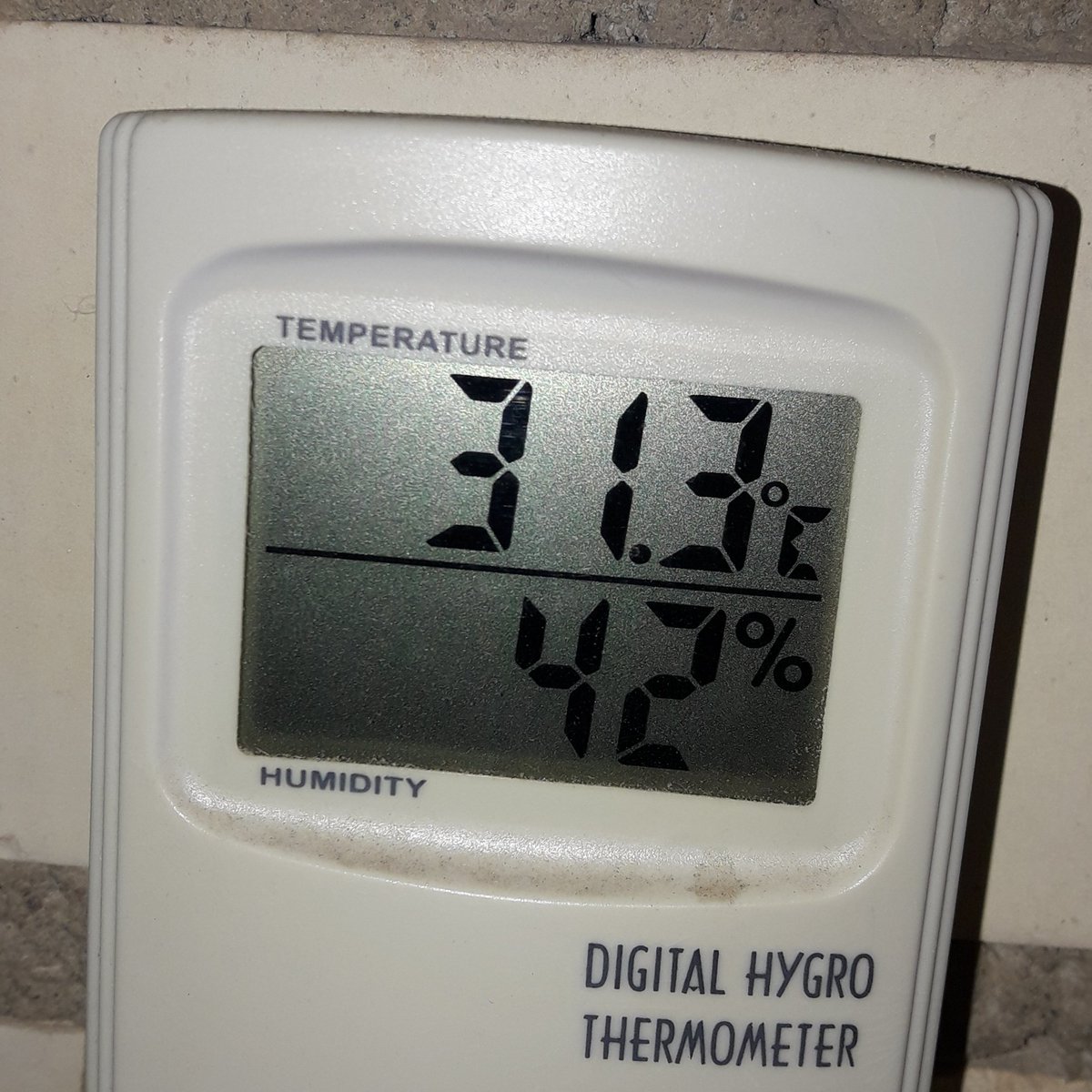 Yo voto al que tenga los cojones de bajar ahora mismo la temperatura diez grados. 🔥
#CaraACaraAtresmedia
#Debate