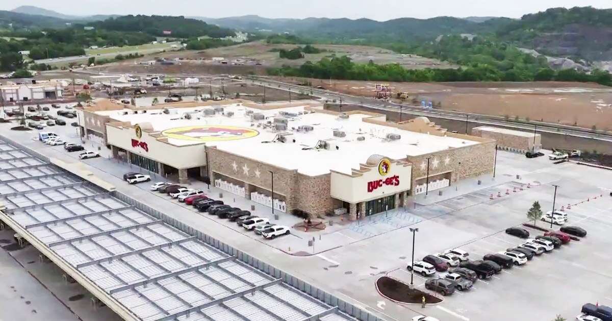 🍭 ꜱᴜᴘᴇʀ ꜱᴡᴇᴇᴛ ʟᴜ 🍭 on Twitter "The world’s largest gas station is a Bucee’s in Sevierville, TN