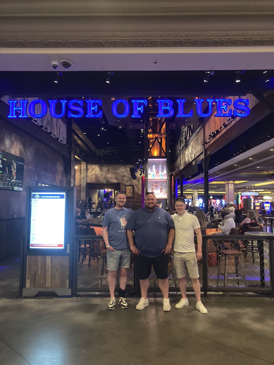 DanielTriplow's tweet photo. @BradGalinson @lgalinson @barryfuller2 @Simonroyce1  @shannongalinson Blue Boys on Tour #BlueBoys #RainhamEndBlock1 #ComoToVegas #SleepingGiant #SelfServePumps #BringBackTheGFCGems #TommyTrueBlue #GoingUp #UTG #PromotionParty #LastWaltz #EnglandsNumberOne #ScallyOut https://t.co/SCLhycXtEF