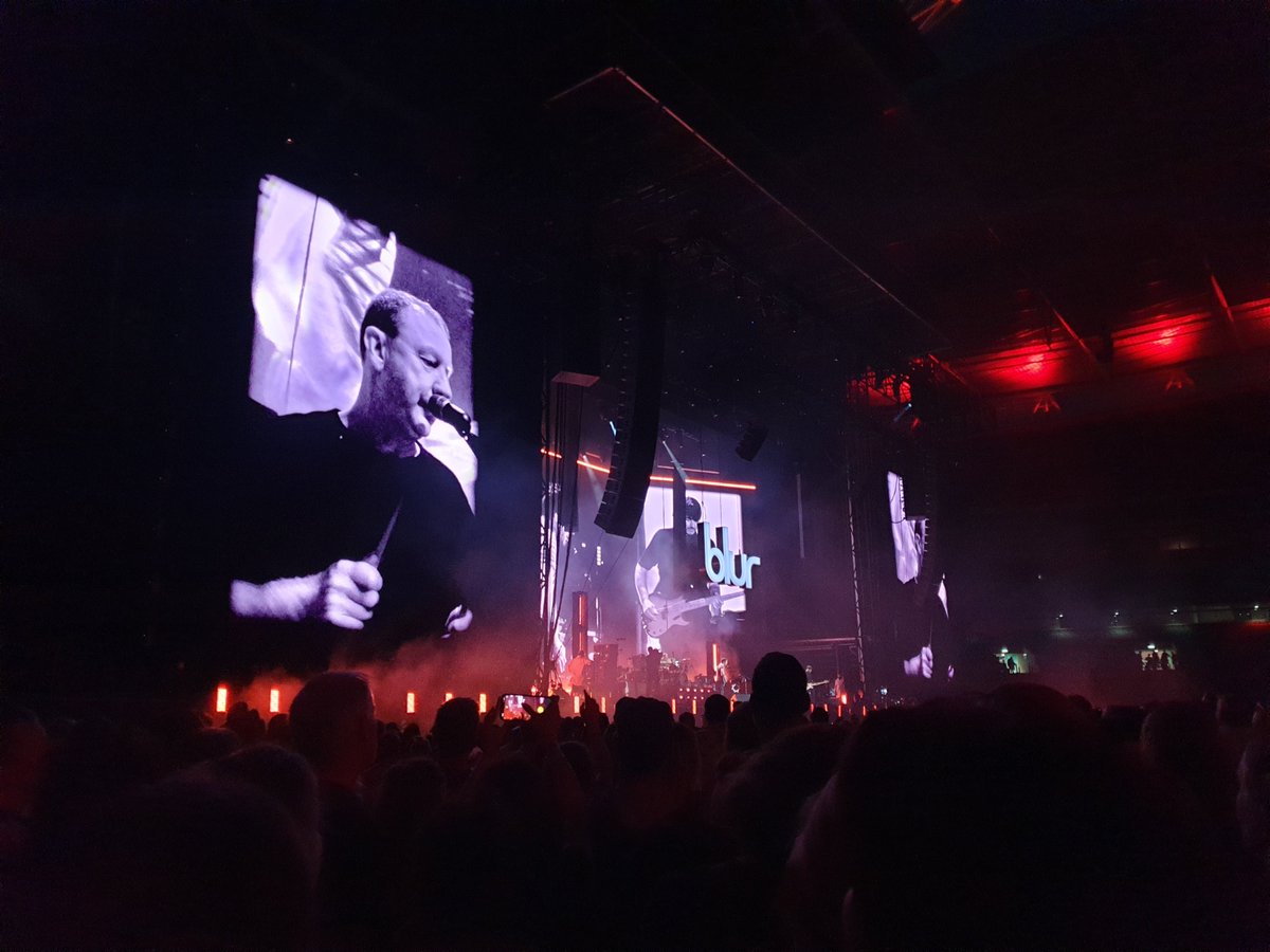 RohanChindooroy's tweet photo. @blurofficial I turned up to Wembley tonight &amp; you weren't there. What's going on?? I thought this was a daily thing. Thanks for an amazing 2 nights! Special guests @LCGCtweets, @1phildaniels @paulwellerHQ thank you too! #BlurWembley https://t.co/aetyDvtFLs