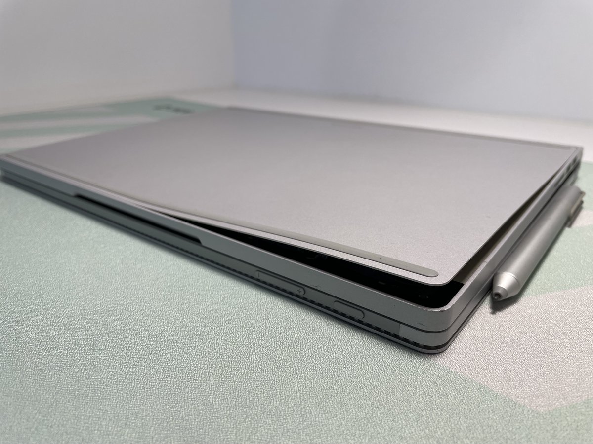RyanCochran's tweet photo. @surface BLOATED! https://t.co/zdGuzDK3Xg