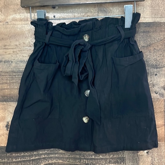 MrGuyFace's tweet photo. So good I had to share! Check out all the items I'm loving on @Poshmarkapp #poshmark #fashion #style #shopmycloset #shein #somethingnavy #anthropologie: https://t.co/d6oxkyPRxk https://t.co/hmhtn1THpw