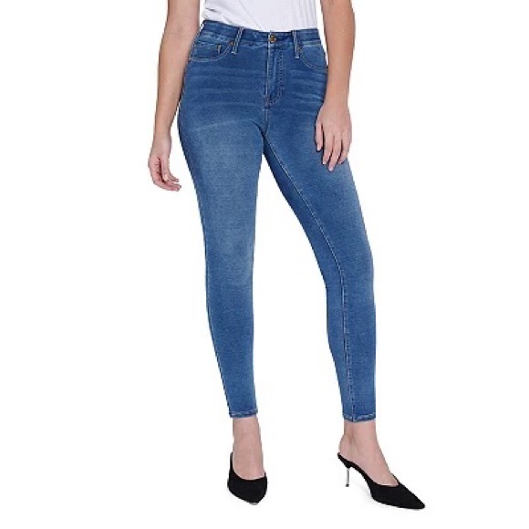 OhPiStyle's tweet image. So good I had to share! Check out all the items I'm loving on @Poshmarkapp #poshmark #fashion #style #shopmycloset #seven7: posh.mk/xZwdd1FwkBb