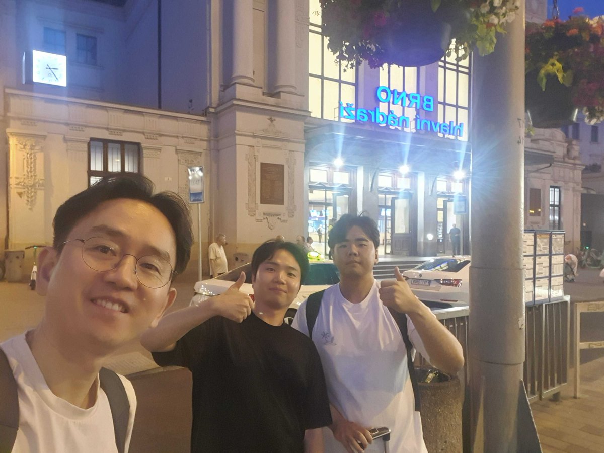 ryuyr77's tweet photo. Arrived to Brno with @TK_EcoSensing @IjeonghoN to attend #fluxnet2023 workshop! Excited with meeting and discussion with flux friends- https://t.co/pIBKl8Xn3F