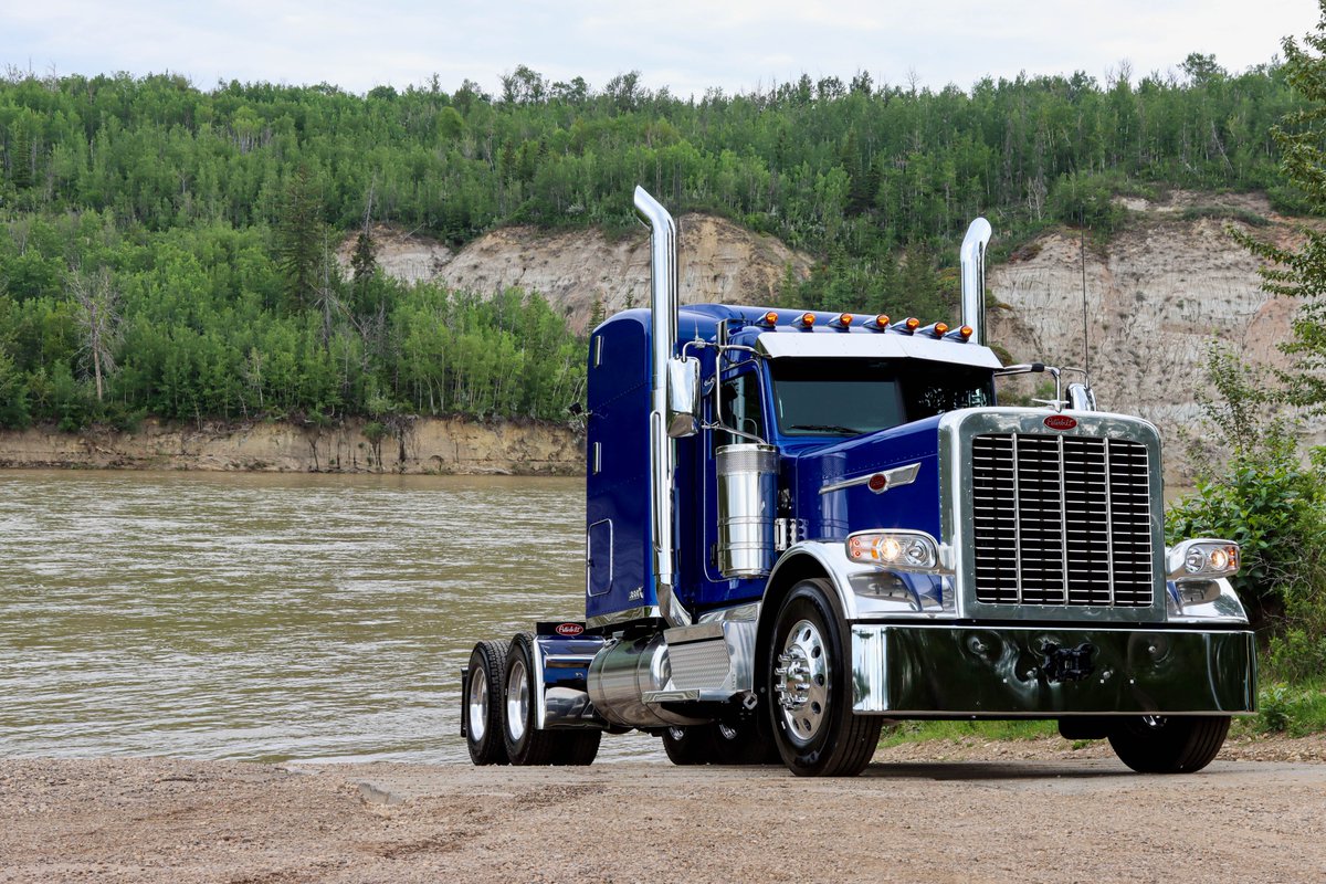 StahlPeterbilt's tweet photo. Got a case of the Mondays? No problem... The stunning #298 of the Limited Edition Model 389X has arrived &amp; is here to cure your Monday blues 📸 https://t.co/KYkQTR21Vf