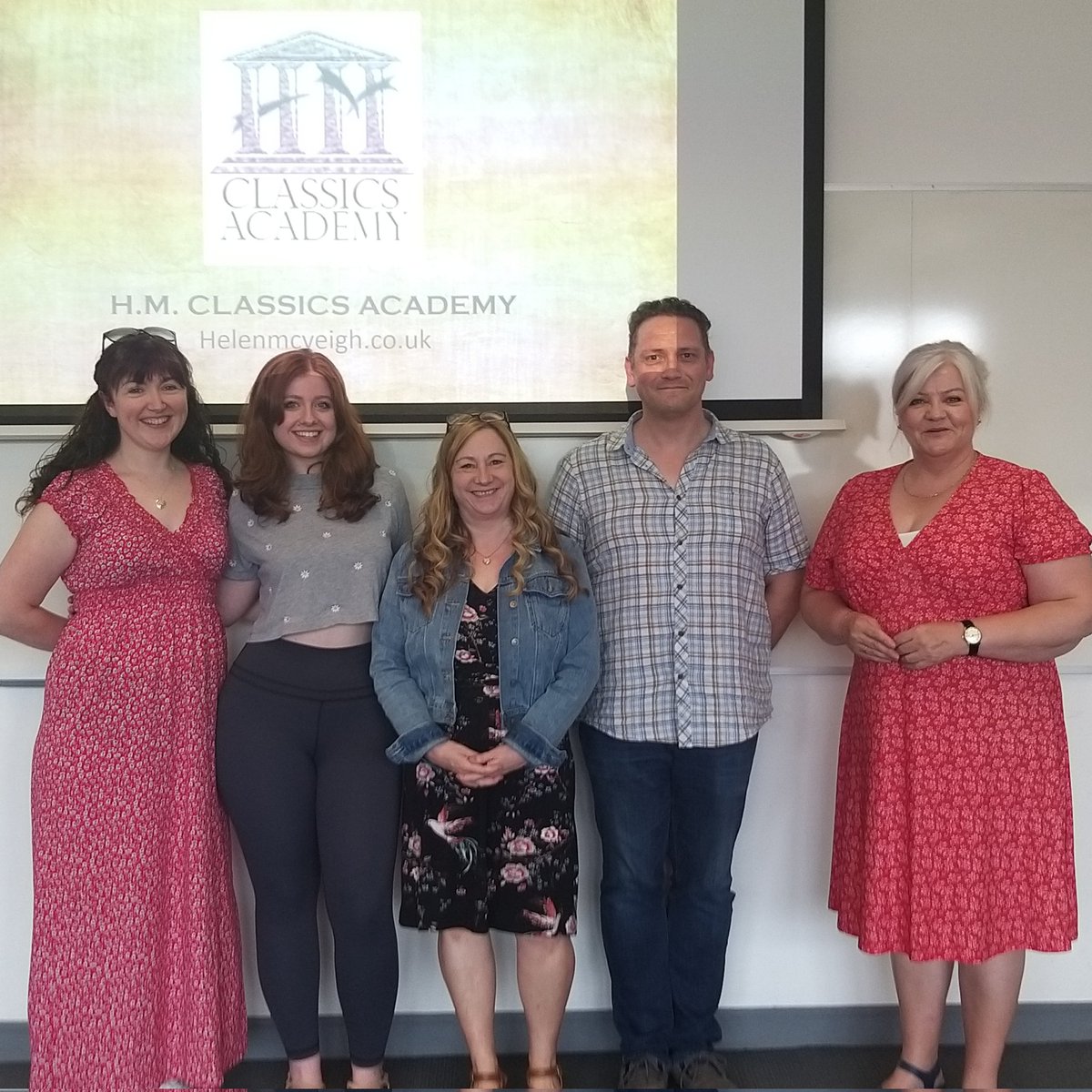 I can hardly believe this was a year ago!

It's almost time to do it all again, teaching Greek and Latin to enthusiastic and inspiring students. 

#ClassicsTwitter #ancientgreek #Greek #ClassicalGreek #Latin #ancientlanguages #summer #intensivecourse