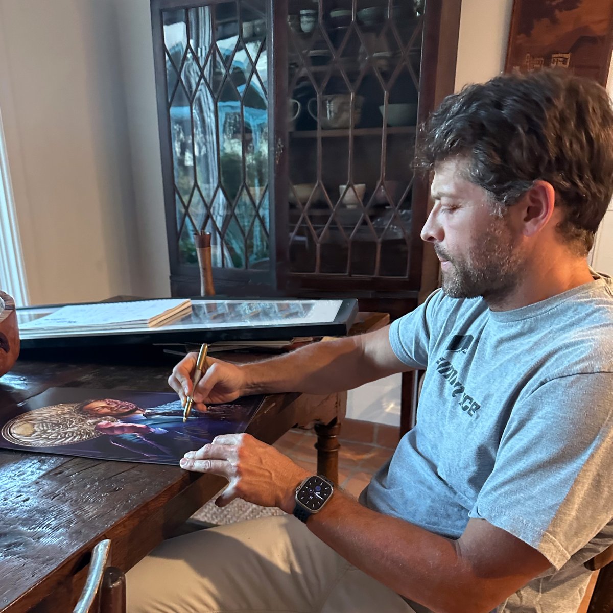 Want to commemorate Gotham Knights while doing something good for the world? Get a replica Court of Owls coin from the show along with a signed Two-Face print. 100% of the profits go to humanitarian demining in Ukraine. 

FYI, there are fewer than 500 in total and before I’ve