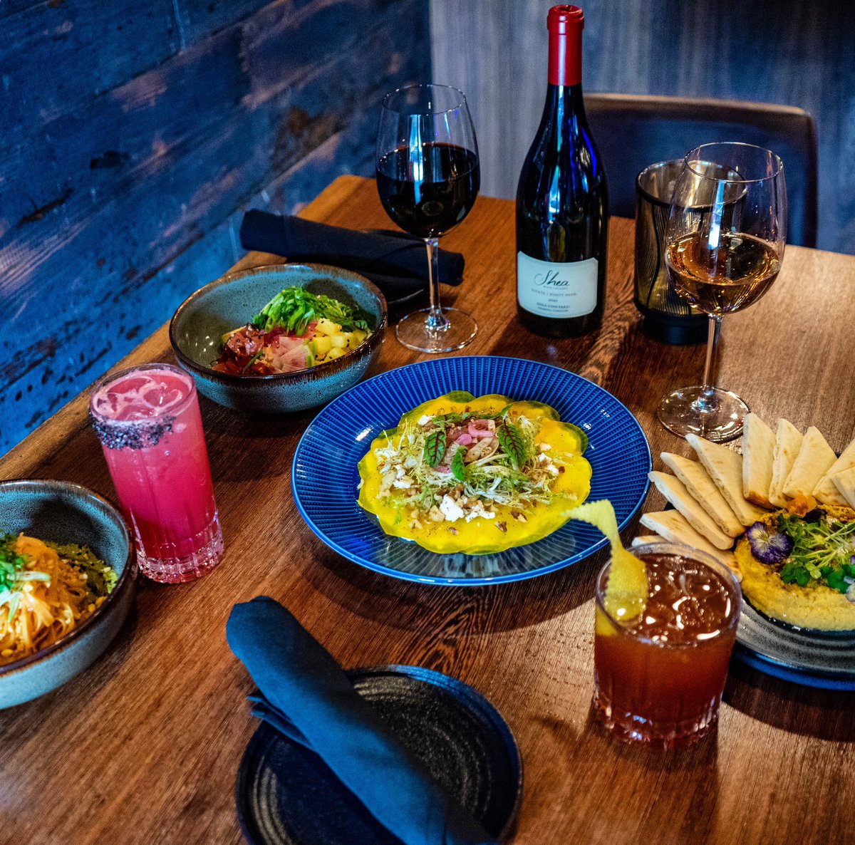 LostReefChicago's tweet photo. Whether you're craving a fabulous happy hour, a delightful dinner, or simply a night out sipping on delicious drinks, we have it all waiting for you at Lost Reef! Make your reservations now and get lost with us! 🥃🐠 #LostReefLounge #GetLost #Chicago
 
https://t.co/xViDSlNOgM https://t.co/Bvnl2VGBKQ