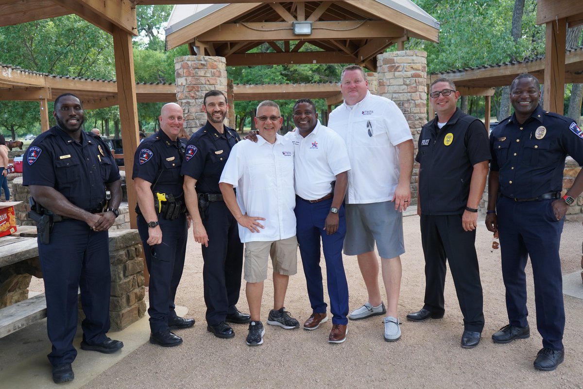 ArlingtonPD's tweet photo. If you missed our Cooking with Cops event at River Legacy last week you missed a good time. Thanks to everyone who came together to make this one a special success!
Don't worry though we have a couple more coming up.
Dates to be announced.
#cookingwithcops
#americandreamcity https://t.co/HAN0meqCOo