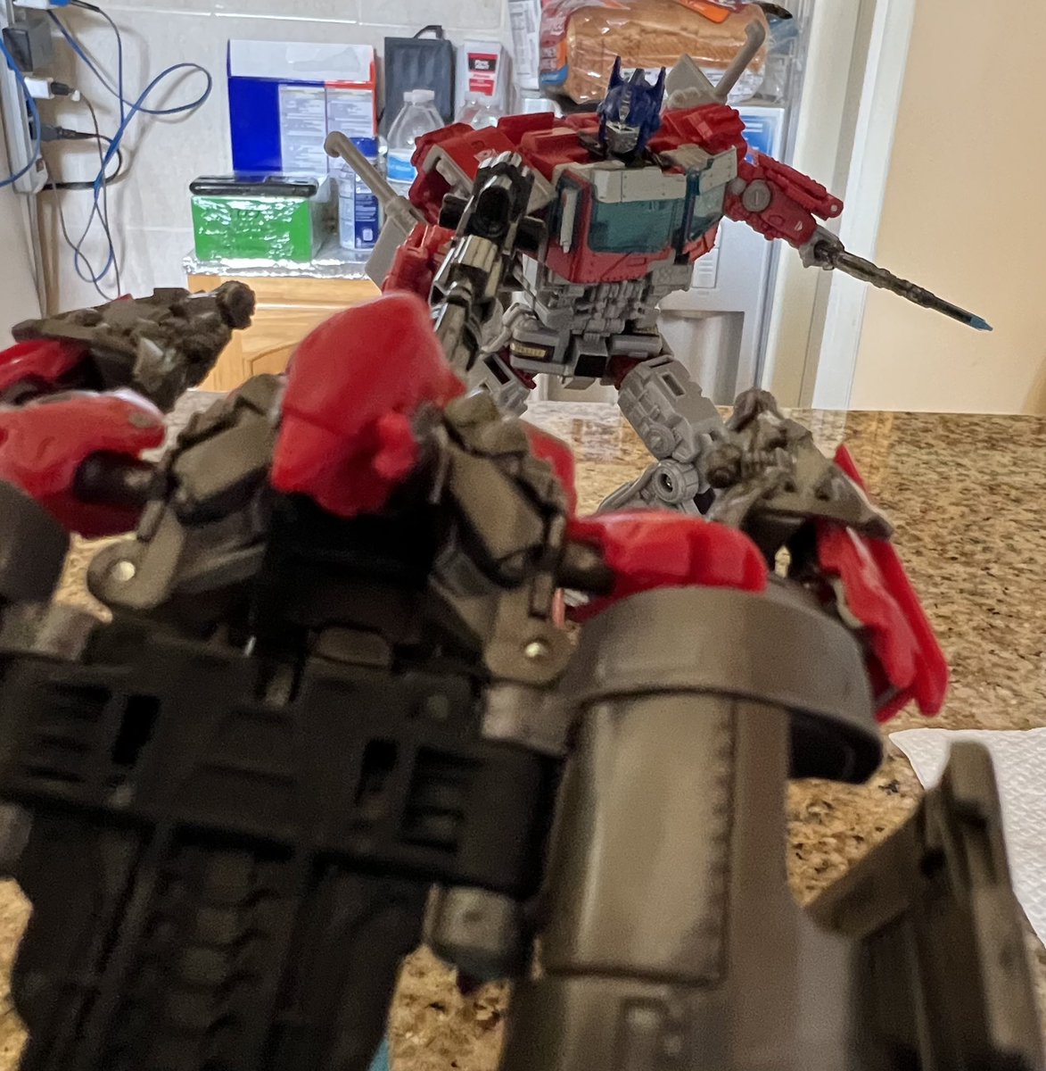 FsKyurem's tweet photo. Just having a bit of fun with my #transformers figures. ROTB may be my favorite figure I own, second to Cybertron Optimus https://t.co/gfNKtqvAwF