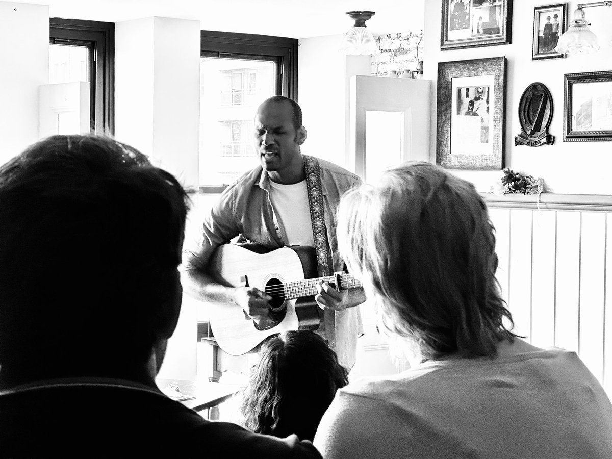 maxwellhardy's tweet photo. .@XavierCardriche back on the 🎸 https://t.co/SMe8mFoOGm