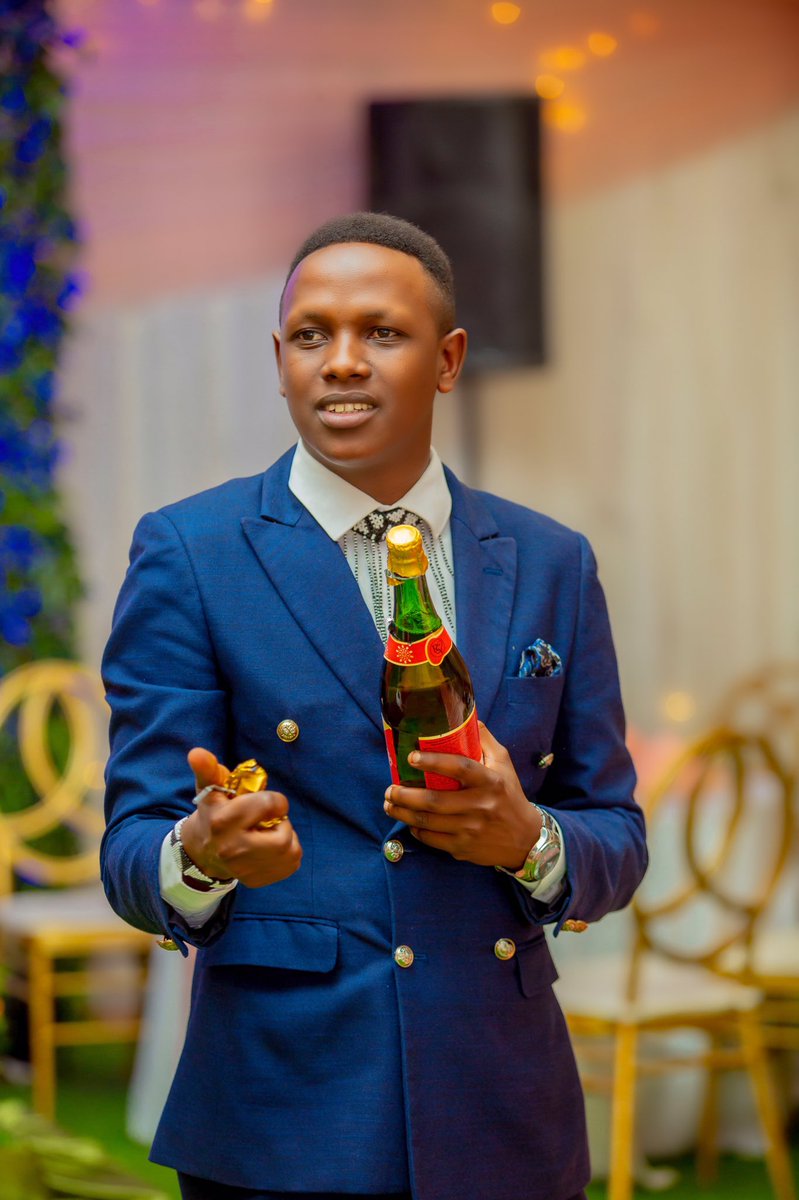 Rugamba25's tweet photo. Your dreams can come true with your professional Master of your Ceremony 🍾🤝 MC Rugamba Nkaba inganji ibereye ingamba cyane https://t.co/Dl7Kd73CFk
