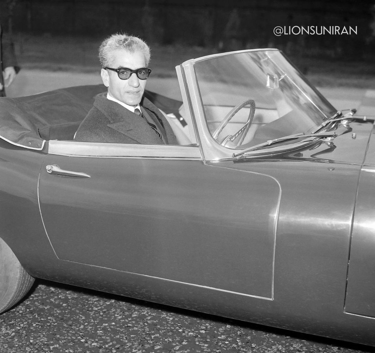 KiMo10626877's tweet photo. 🎖️🏎️

او‌ افسری باهوش و ورزشکاری درجه یک بود و در زمینه ورزش نخستین تجربه وی در دانشکده افسری این بود که توانایی تیم فوتبالی را که خود به زودی کاپیتانش میشد، بیازماید. از سوی دیگر ولیعهد خوب میدوید؛ مین باشیان یادآور شد که زمان سنج نشان میداد او در دو سرعت، ۱۰۰ متر را تقریباً در https://t.co/l485EU8shl