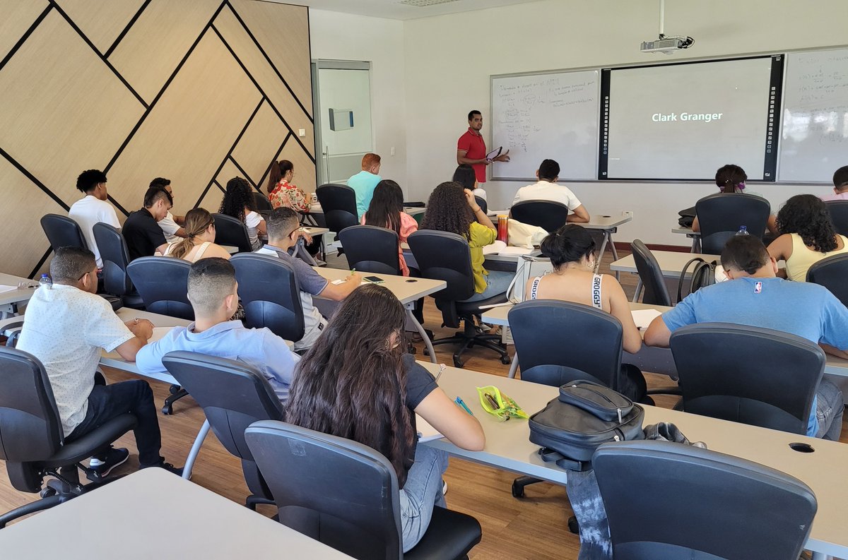 BancoRepublica's tweet photo. Hoy inició el Curso de Banca Central de manera presencial en la región Caribe, en la @UninorteCO y virtual para las demás regiones. Durante 2 semanas, 60 estudiantes de todo el país estarán profundizando en temas relacionados con la política monetaria y el entorno macroeconómico. https://t.co/8qiBqpYnFI