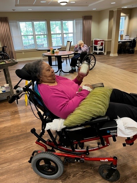 ConcordiaLM's tweet photo. #ConcordiaAtSumner staff and residents tried their hand at making some different types of butter. 🧈 They had 🍯honey butter, cinnamon sugar butter and 🧄garlic parsley butter! To learn more about this tasteful community, visit https://t.co/Qx7Tuw1ALY. https://t.co/qniWMIyyjN