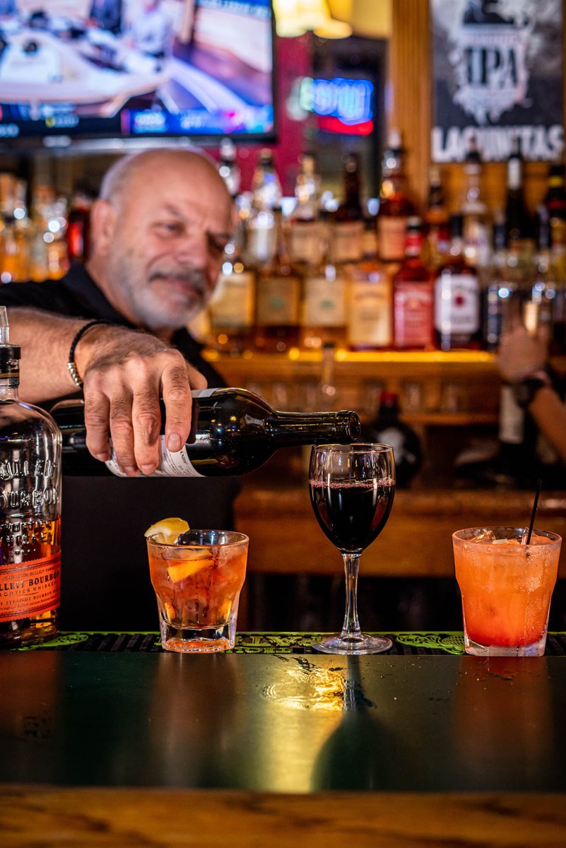 ONeilsonWells's tweet photo. Do you want a delicious hand crafted cocktail? A) Yes B) A C) B https://t.co/RK6eVokzyk