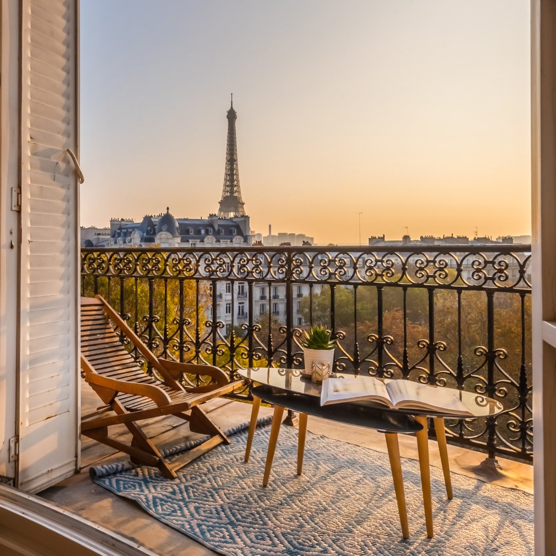 DPcruiseplanner's tweet photo. Summer dreams are made of stunning cities! ✨🌆 Explore the romantic streets of Paris, indulge in delectable pastries, and witness the Eiffel Tower sparkle at night. https://t.co/tLkSotpHnc
