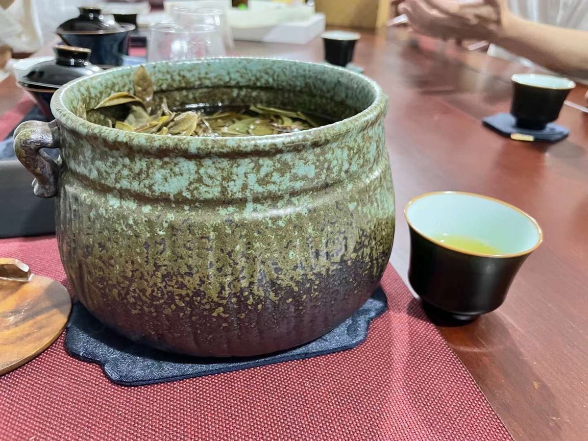 ShangTea's tweet photo. 〖 寿眉 Shou Mei 〗
With tea as a companion, It can help you perceive beauty and kindness.
#shangtea #shoumei #whitetea #looseleaf #organic #tea https://t.co/rJ3dbOoAR6