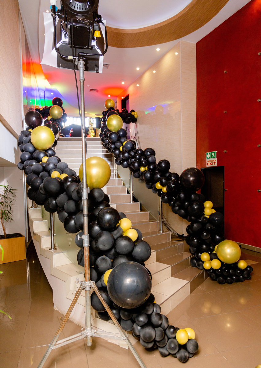 nonoevents's tweet photo. SABC Excellence Awards 
#SABCExcellenceAwards 
#CocktailSeating #Celebrations #AwardsCeremonies #Black&amp;GoldTheme #Flowers #Candles #Deco
#NonoEvents https://t.co/PVVU9h8kKV