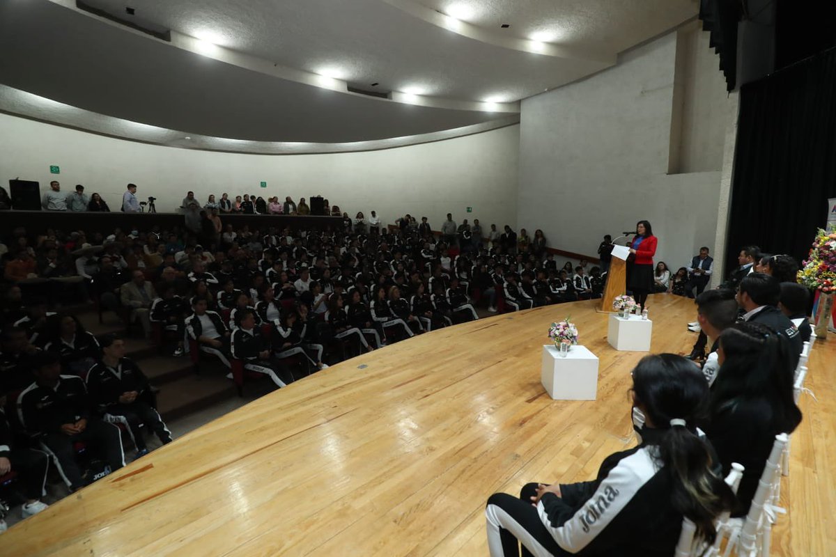 ivetiga's tweet photo. Hoy honramos y reconocemos a nuestros deportistas mexiquenses que participaron en los Juegos Nacionales y Paranacionales #CONADE2022; su destreza y esfuerzo son dignos de admiración y parte de un compromiso colectivo con el deporte en el #Edoméx. https://t.co/P8pgtoiAth