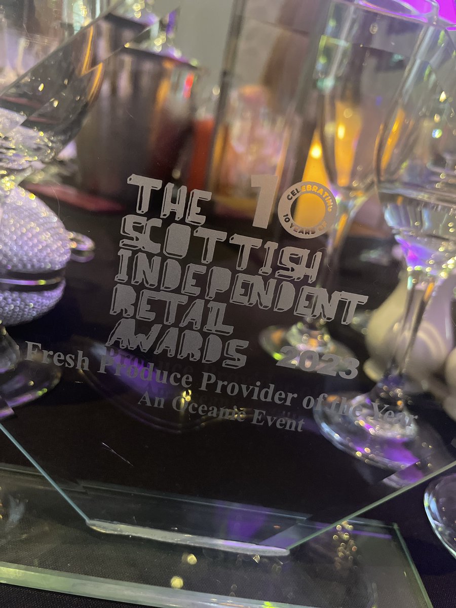So this happened tonight ! Best Fresh Produce Provider 2023 Great achievement for #teambillingtons who have worked tirelessly and testament to their commitment. Huge thanks of course to our wonderful friends and customers for continued support. #independentretailawards