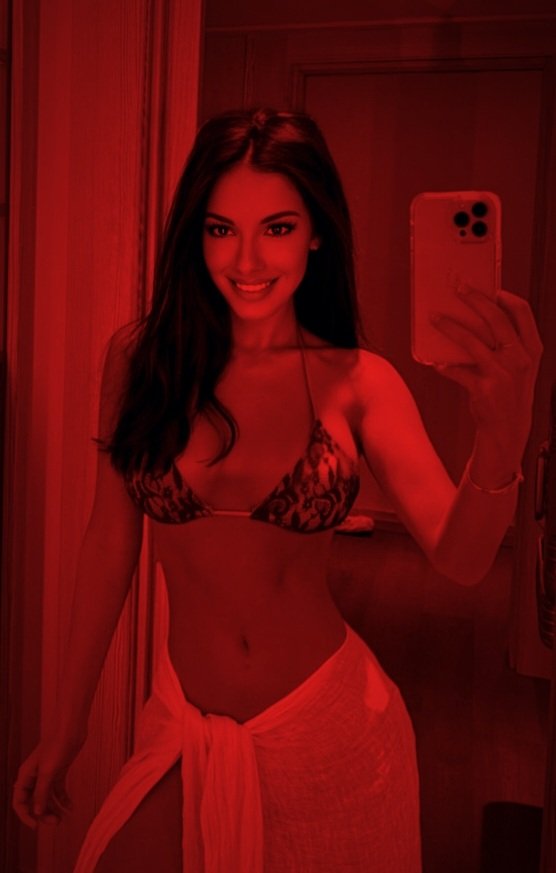 Qui vient jouer dans ma pièce rouge...?
Que me ferais tu...💋? 
#MardiMiroir #Sex #Nude #Hotgirl #Plancul #Rencontre #Amatrice #JacquieMichelX