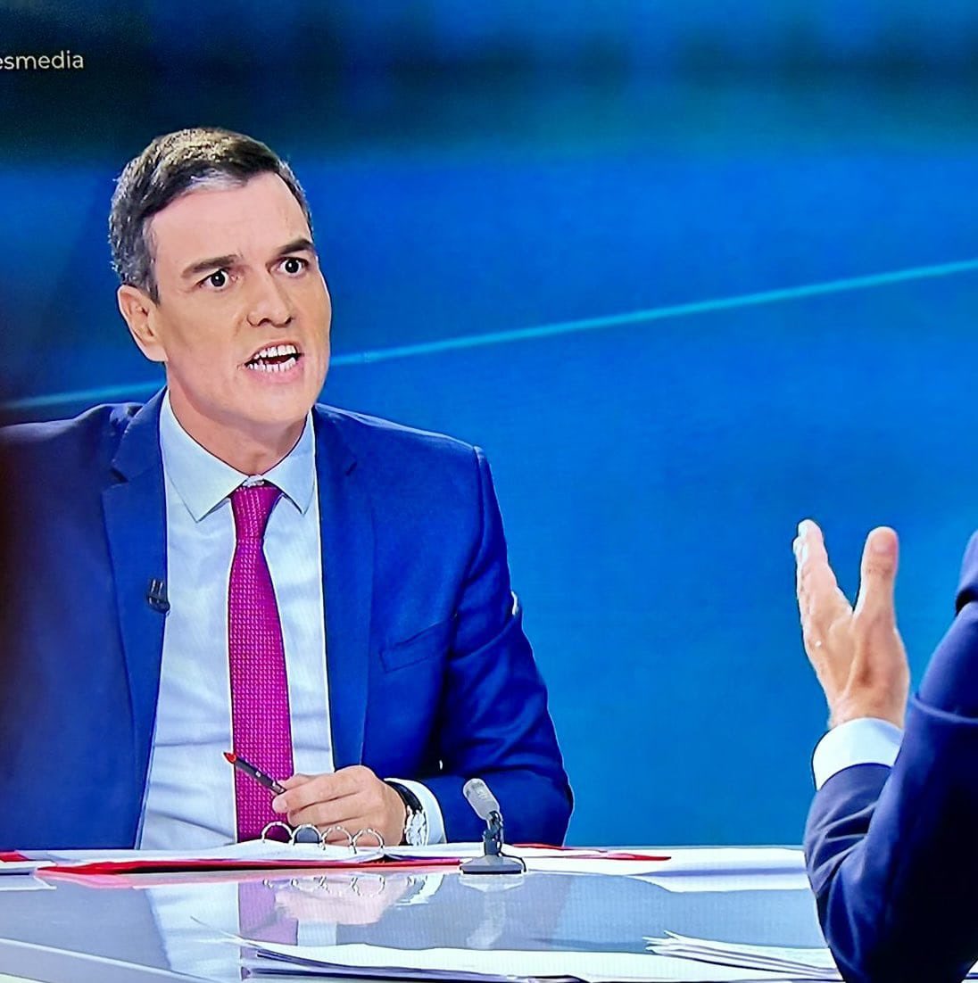 Sánchez no solo es un embustero, un traidor y un psicópata de libro, también es un maleducado, un impresentable sin palabra ni principios q es vergonzoso q haya sido Presidente de España…
#QueTeVoteChapote #DebateAtresmedia