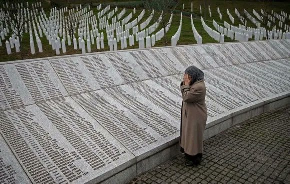 Today we mark 28 years since the #Srebrenica genocide in which 8372 Bosniak civilians were brutally murdered. They were killed after Serb forces attacked the UN "safe area" of Srebrenica in July 1995.

#SrebrenicaGenocide ▪️
