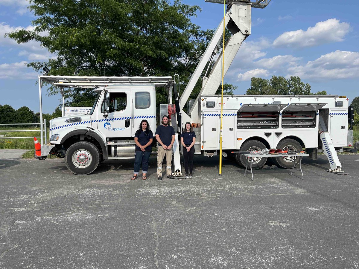 #NeighbourhoodNights is at the #Stroud arena tonight! Stop by from 6-8pm to meet some of our lineman on #NationalLineworkerAppreciationDay, learn about saving energy, get your chance to spin and win, all while having a fun night connecting with your community 👏