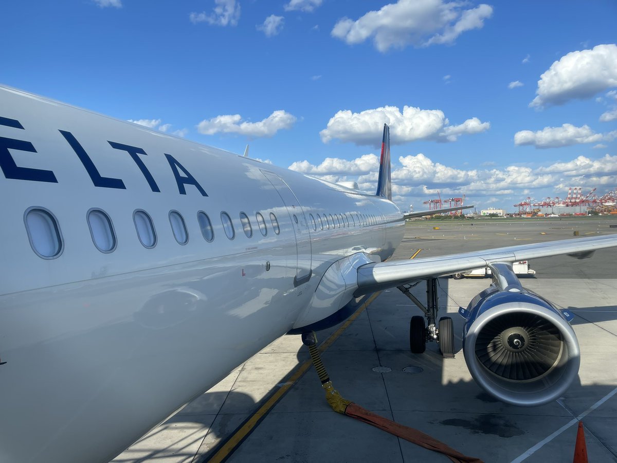 TLore85's tweet photo. Everytime I venture to EWR terminal B concourse one, I’m reminded why I don’t often. @Delta can’t move over to the new terminal A soon enough! Anyways, hopping west onboard this A321 today! https://t.co/xL705gucgd