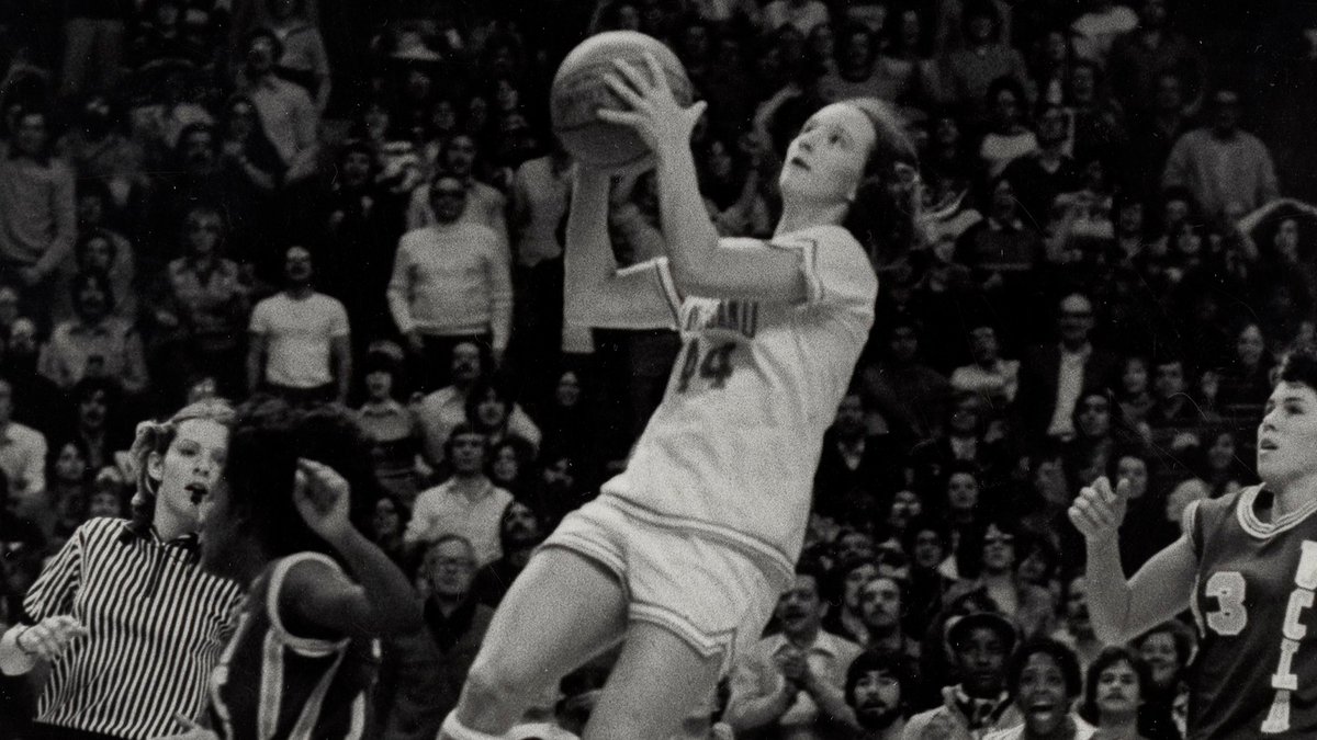 #RIP Tara Heiss 🇺🇸🏀(66)

Played Point Guard for the #MarylandTerrapins from 1975-78. Was to play in the USA #Olympic Team at the 1980 Olympics in Moscow, but USA boycotted the Games. Won #WorldChampionship 🥇 in 1979 in Seoul🇰🇷