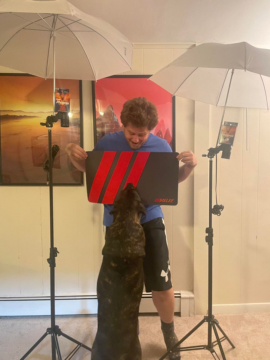 🥳🥳The Back Pack Stream returns this weekend in Cincinnati! This time with MORE umbrellas for your viewing pleasure. The setup is so lovely even your dog will love it.  🐶 The action will start around 9:30 EST on Saturday and go through Sunday when my last event ends! 🥳🥳 1/2