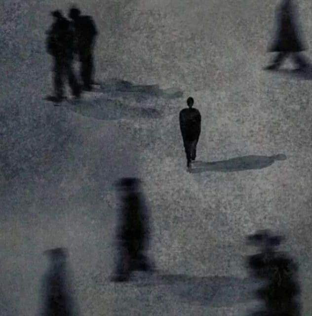 "عندما تعلم أنك لست الأولويه، لا تُحارب."🖤