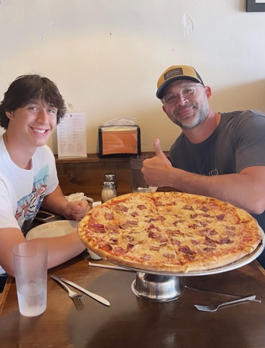 fivepointspizza's tweet photo. Kicking off the week with some pizza on the eastside π
#fivepointspizza https://t.co/rEbVPOZ6PC