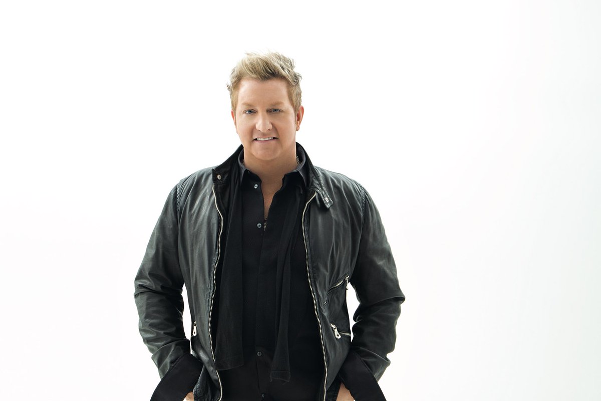 rascalflatts's tweet photo. Happy birthday @GaryLevox! https://t.co/UGnvshUGro