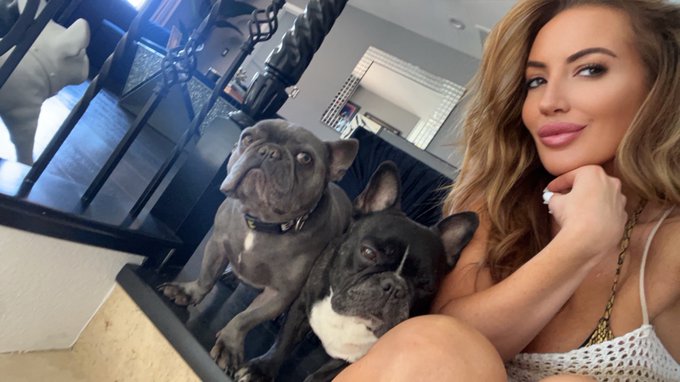 The loves of my life ❤️🐶 https://t.co/RLgAkgxjpd