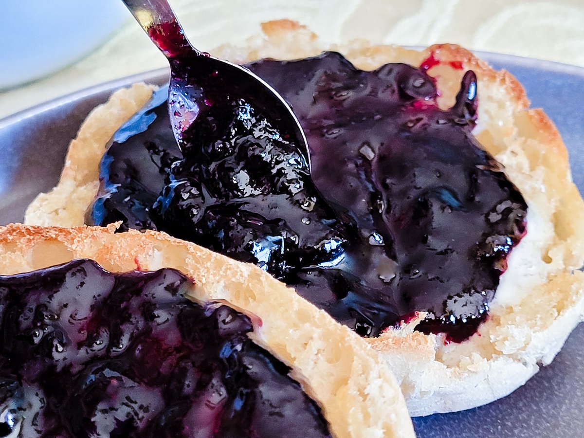 Who wants homemade blueberry jam?
chickensoupwithdumplings.com/2021/08/24/how…